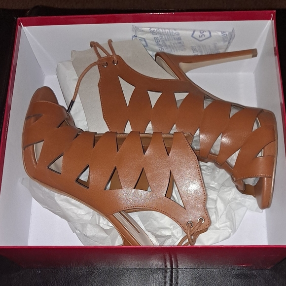 Guess Apex Brown Leather High Heels-Size 8.5 - Picture 3 of 11